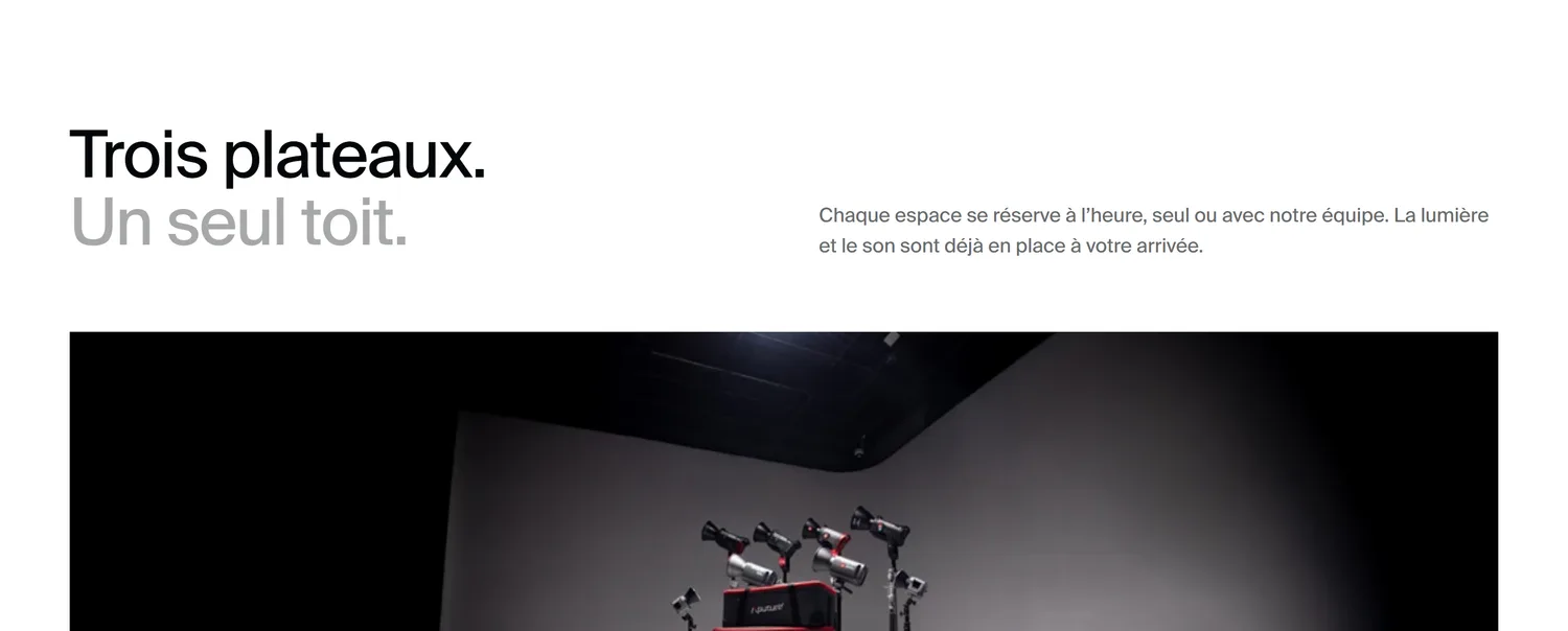 Section « Trois plateaux, un seul toit » du site 369 Studio, avec une photo du cyclorama.