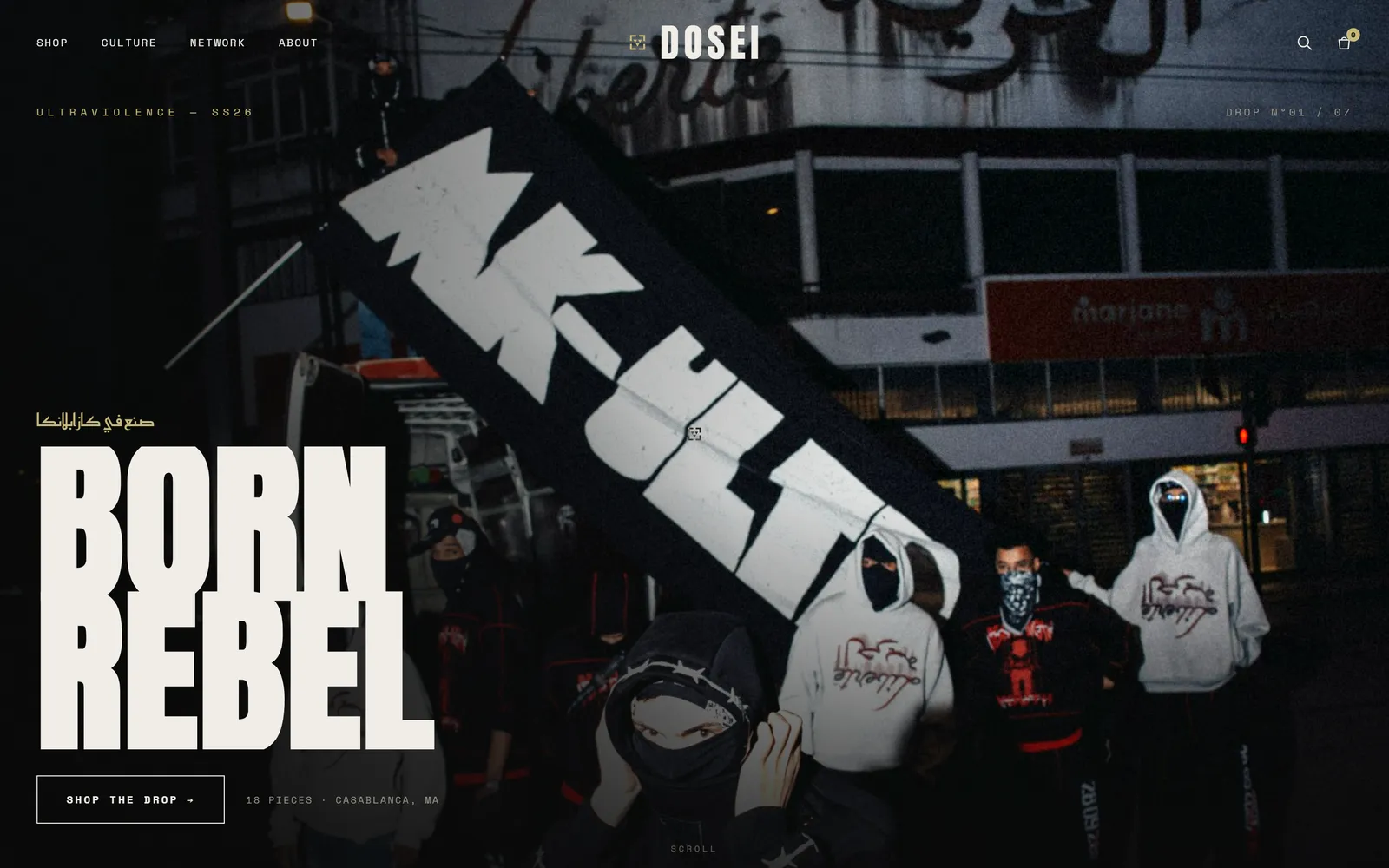 Page d'accueil du concept DOSEI, titre « Born Rebel » sur une photo de rue nocturne à Casablanca.